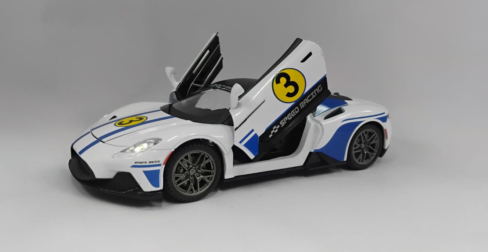 Maserati MC20 1 Maserati MC20 Die-Cast Model. White Racing Edition 1:22 Scale - Image 1